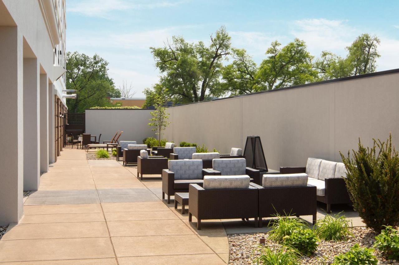 Courtyard Louisville Airport Exterior foto