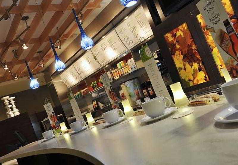 Courtyard Louisville Airport Exterior foto
